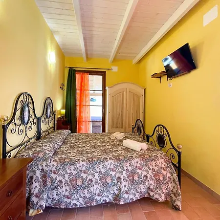 Vakantiehuis Welcoming In With Pool Urbania