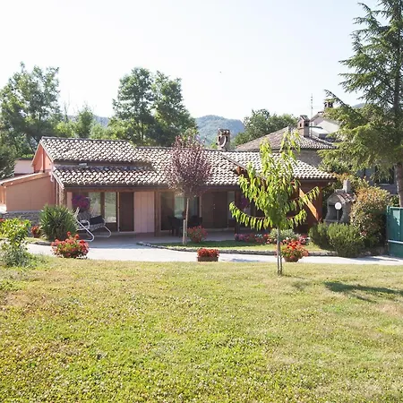 Vakantiehuis Welcoming In With Pool Urbania