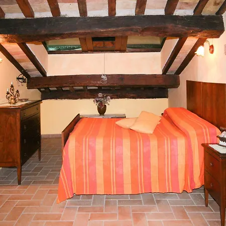 Vakantiehuis Welcoming In With Pool Urbania