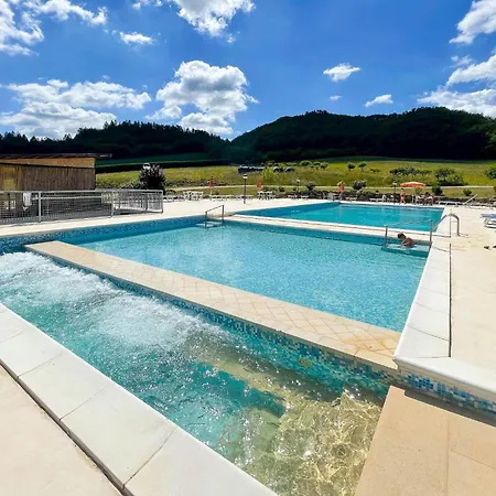 Welcoming In With Pool *