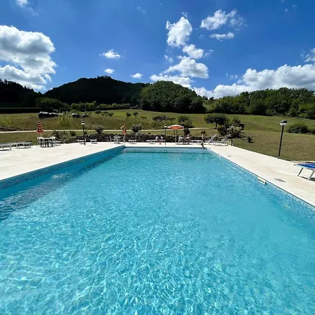 Vakantiehuis Welcoming In With Pool Urbania