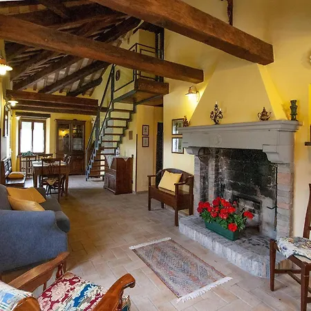 Vakantiehuis Welcoming In With Pool
