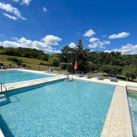 Vakantiehuis Welcoming In With Pool *