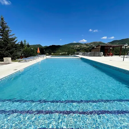 Vakantiehuis Welcoming In With Pool *