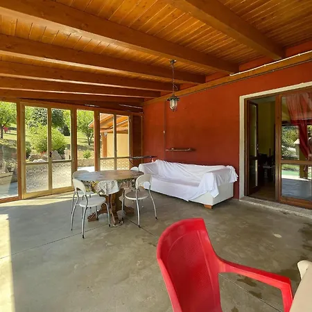 Vakantiehuis Welcoming In With Pool *