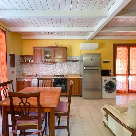 Vakantiehuis Welcoming In With Pool Urbania